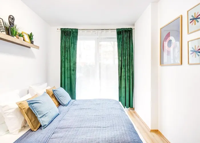 Tranquil Apartment With Free Parking And Garden Connection In The Downtown