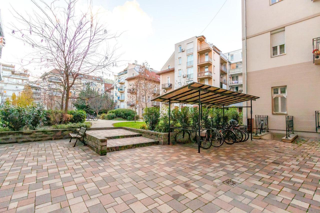 Tranquil With Free Parking And Garden Connection In The Downtown Apartmán *