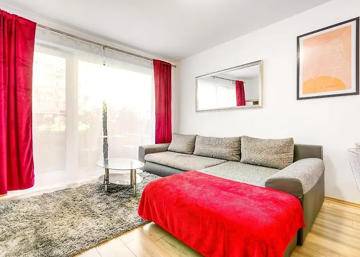 Tranquil Apartment With Free Parking And Garden Connection In The Downtown