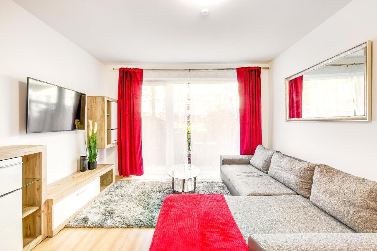Apartman Tranquil With Free Parking And Garden Connection In The Downtown